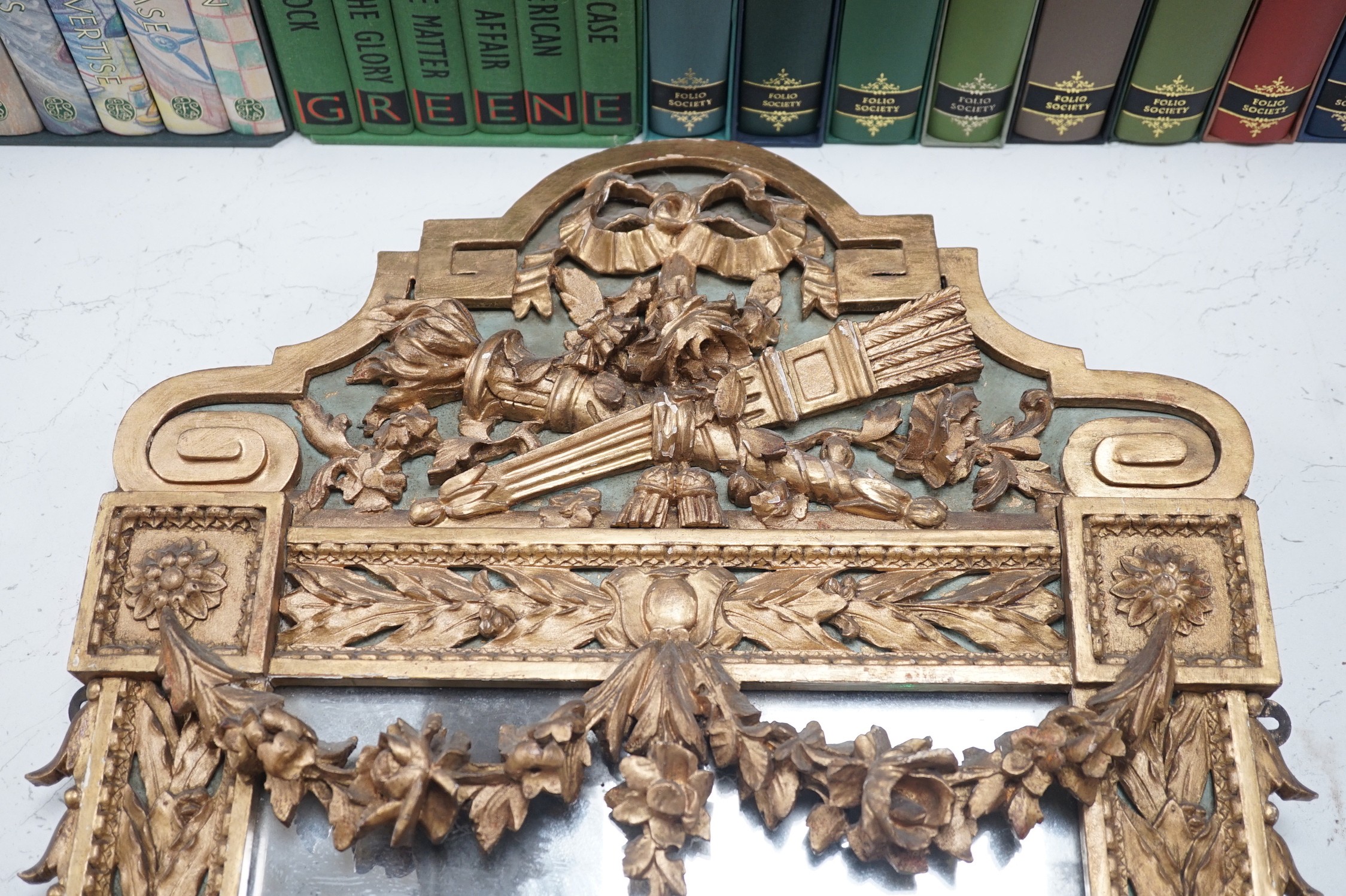 An early 19th century giltwood wall mirror, 82x51cm
